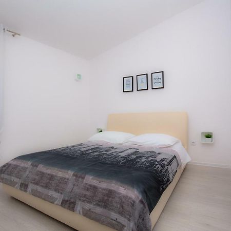Apartman Marko Primosten Bagian luar foto