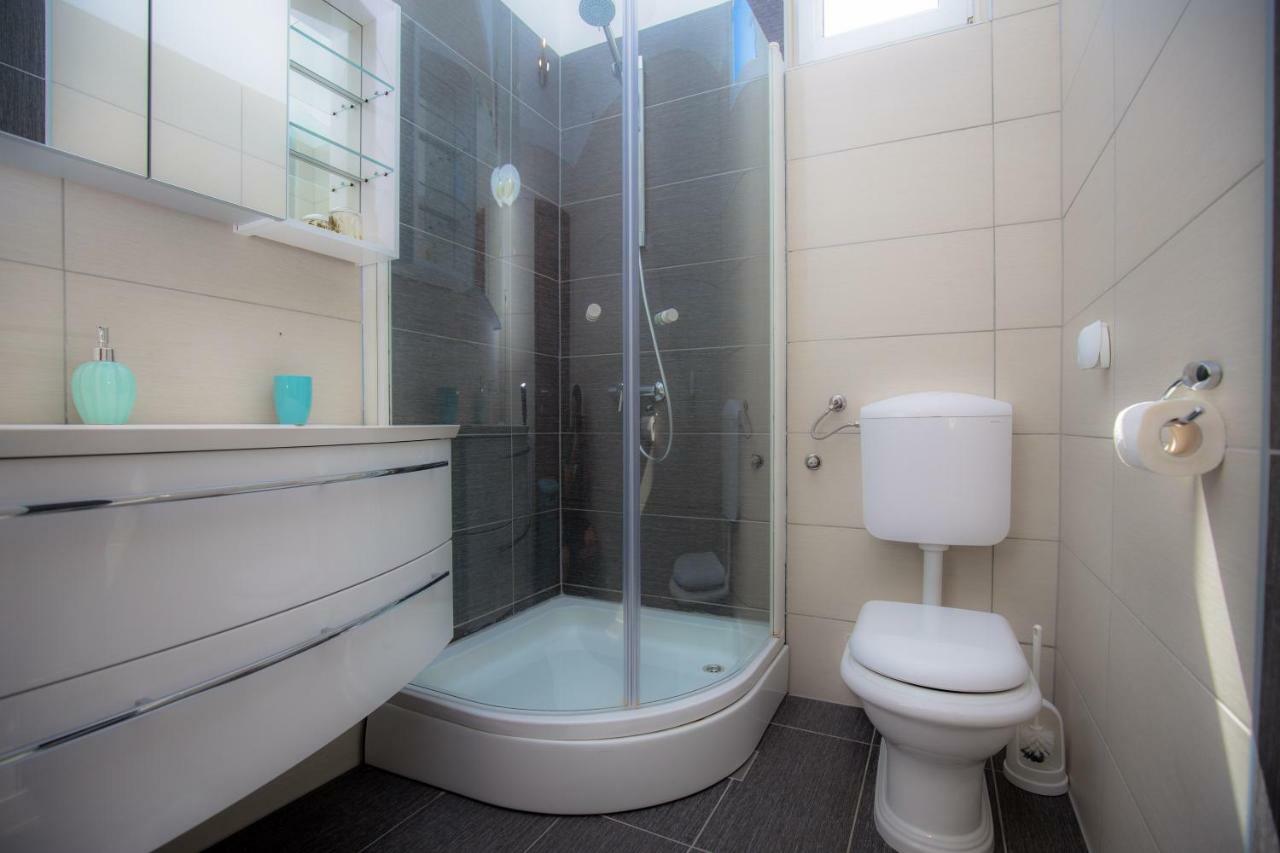 Apartman Marko Primosten Bagian luar foto